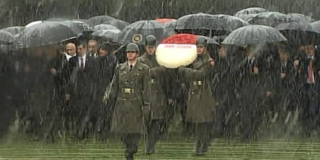 Anıtkabir’de kar altında tören