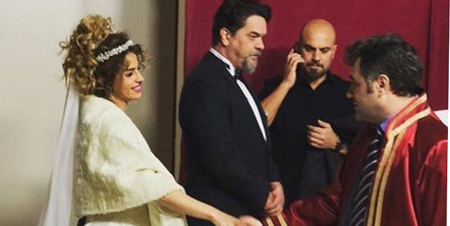 Büşra Pekin ile Beyaz nikah masasına oturdu!