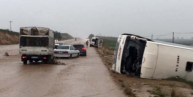 Erdoğan’ın mitingine giden otobüs devrildi