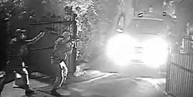 Kahraman er FETÖ’cüleri püskürttü