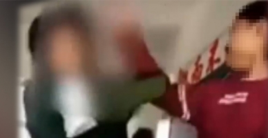 Öğretmen ile öğrenci birbirini tokatladı