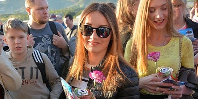 Rus turistler ‘charter’ ile Alanya’ya geldi