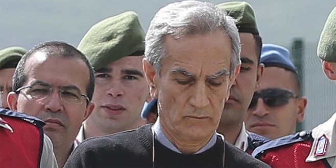 Akın Öztürk’ün savunması salonu karıştırdı