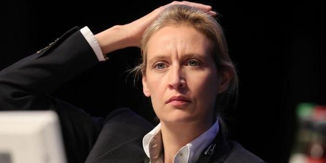 Alice Weidel Almanya’da başörtüsü yasağı istedi