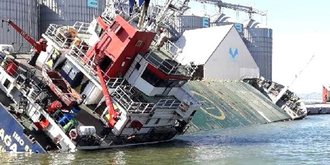 Bandırma’da kargo gemisi yan yattı; 12 yaralı