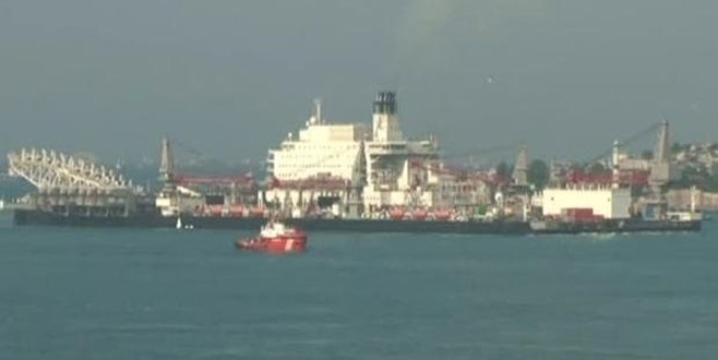 Boğaz’dan bir dev geçiyor; tüm seferler iptal!