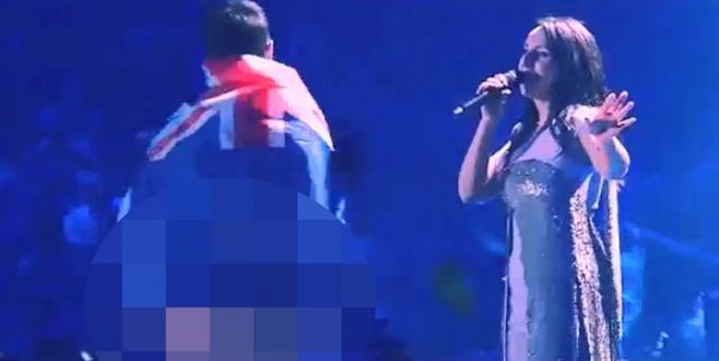 Eurovizyon’da çıplak seyirci şoku!