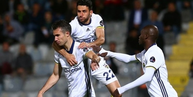 Fenerbahçe Gençlerbirliği’ni van Persie ile yıktı