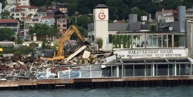 Galatasaray Adası yıkıldı