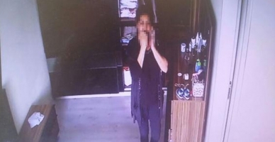 Gizli kamera hırsız komşuyu yakalattı