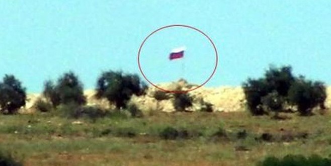 Türkiye sınırına Rus bayrağı diktiler!