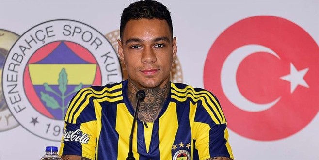 Van der Wiel Fenerbahçe’yi topa tuttu