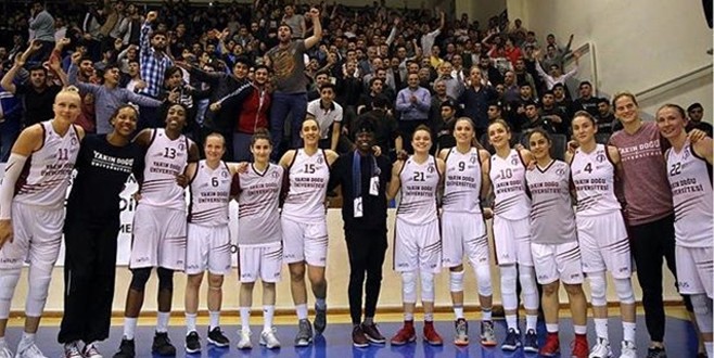 Yakın Doğu Üniversitesi ilk peşinde