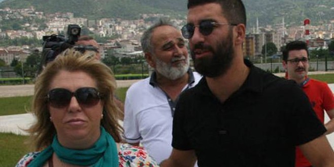 Arda Turan krizine annesi de dahil oldu!