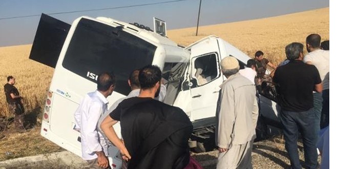 Askeri midibüsle minibüs çarpıştı: Yaralılar var