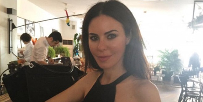 Defne Samyeli’den bikinili paylaşım