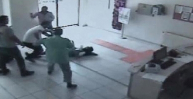 Kadın doktora saldırı kamerada!