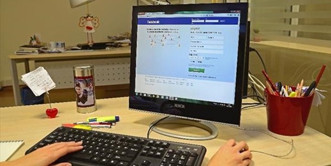 İnternet bağımlılığı hastalıklara yol açıyor