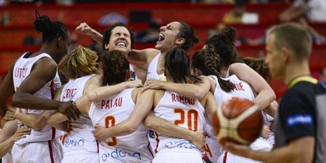 İspanya  Avrupa şampiyonu oldu