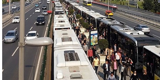 Metrobüs kazası İstanbullular’ı perişan etti