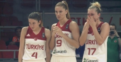 Kadın basketbolculara ağlatan sürpriz