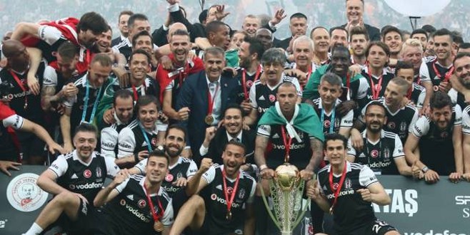 Şampiyon Beşiktaş sahaya iniyor