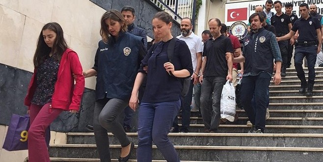 8 eski TRT çalışanı FETÖ’den tutuklandı