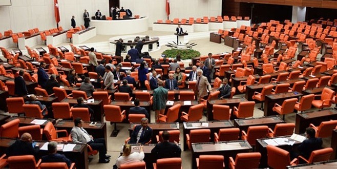 CHP Meclis’te sabahladı