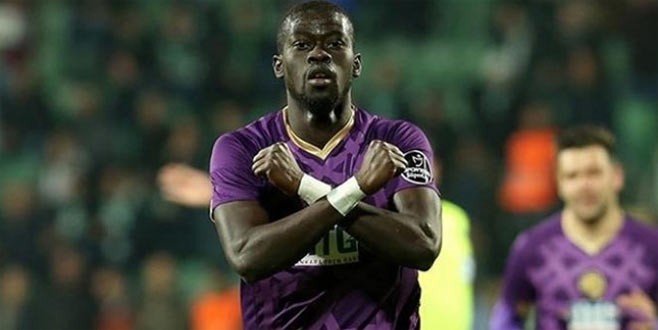 Galatasaray Ndiaye’yi resmen açıkladı