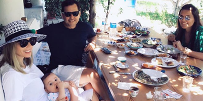 Gülşen ve Demet Akalın Bodrum’da buluştu