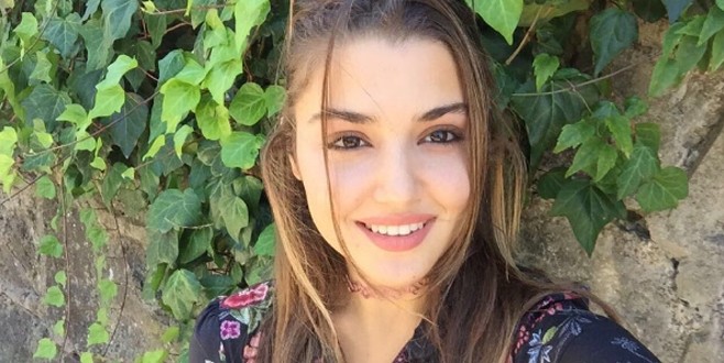 Hande Erçel’in göğüsleri sosyal medyayı yıktı