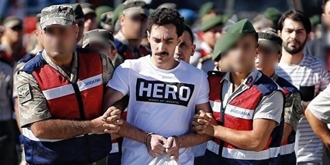 ‘Hero’ tişörtünün sırrı ortaya çıktı