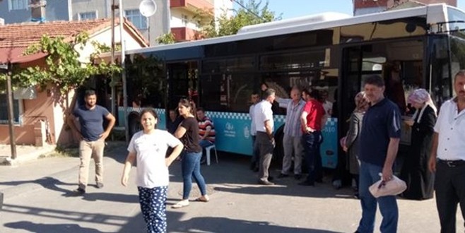 İstanbul’da halk otobüsü eve girdi