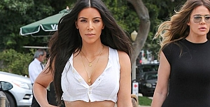 Kim Kardashian tarzları karıştırdı!