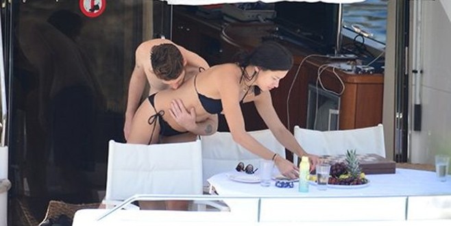 Metin Hara Adriana Lima’yı öpmeye doyamadı