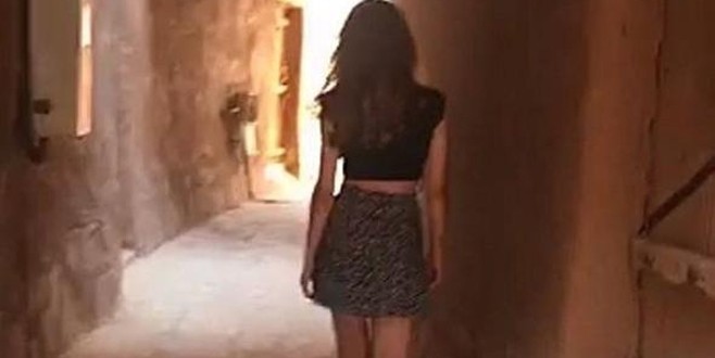 Mini etek giyen kız gözaltında!