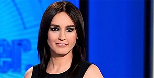 Nazlı Çelik bikinili yakalandı