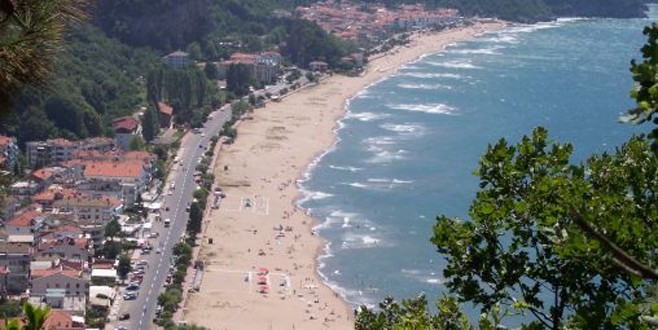 Plaj sapığı linçten ucuz kurtuldu!