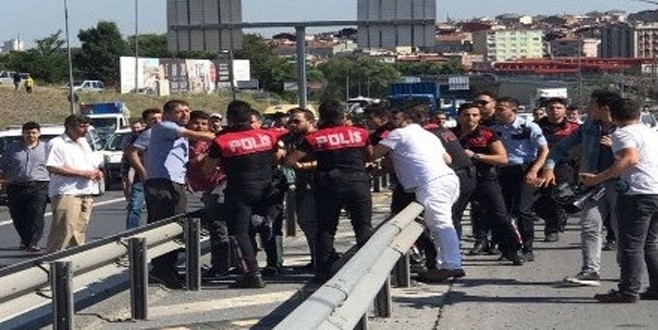 Polis İHA muhabirlerini darp etti!
