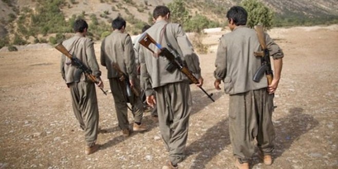 Teröristler baba-oğlu infaz etti