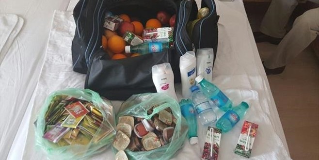 Turistin çantasından çıkanlar şoke etti