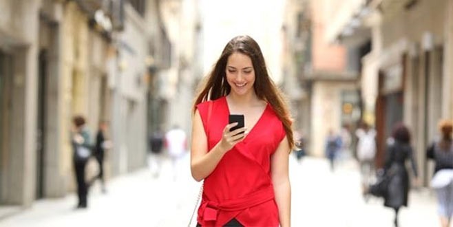 Yolda yürürken mesajlaşmak yasaklandı!