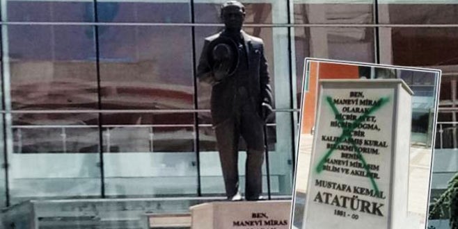 Atatürk büstüne sprey boyalı saldırı!