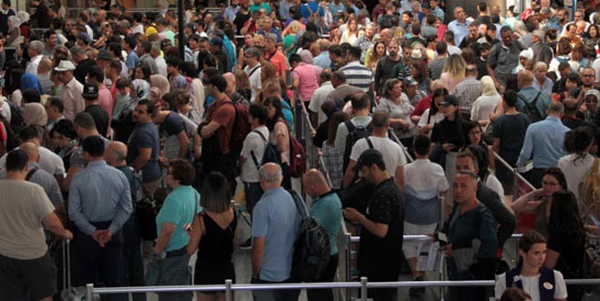 Atatürk Havalimanı’nda bayram yoğunluğu