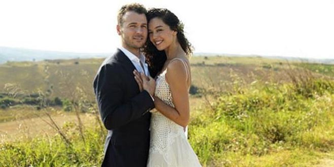 Azra Akın Tekirdağ’da evlendi!