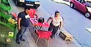 Kocasını başka kadınla görünce çıldırdı