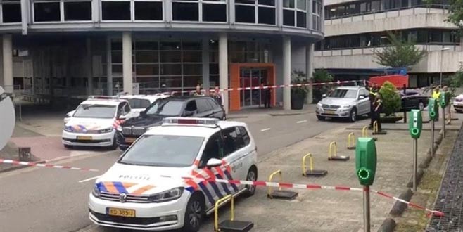 Hollanda’da rehine paniği!