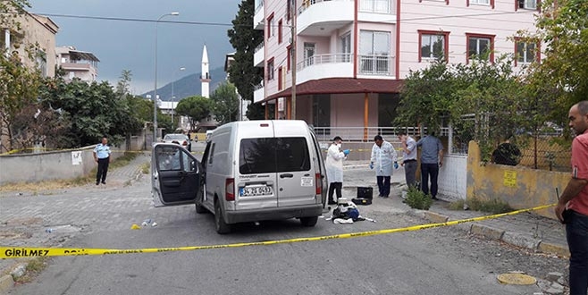 İskenderun’da banka nakil aracına saldırı