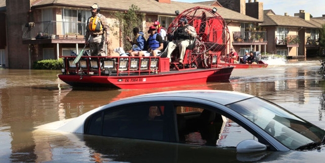 Kasırganın vurduğu Teksas’ta patlama