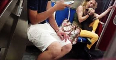 Metrodaki bu görüntüye tepki yağıyor